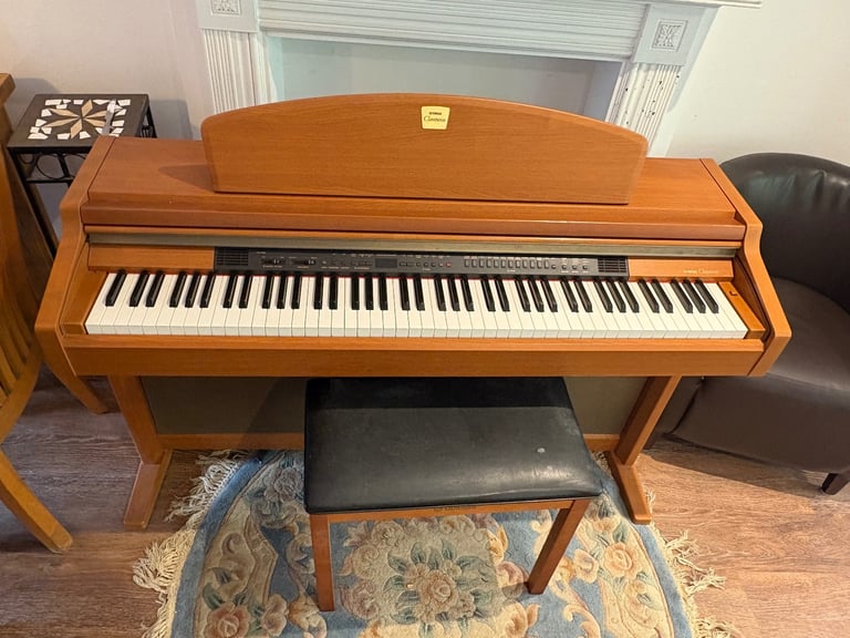 Yamaha Clavinova CLP-950 in excellent condition 