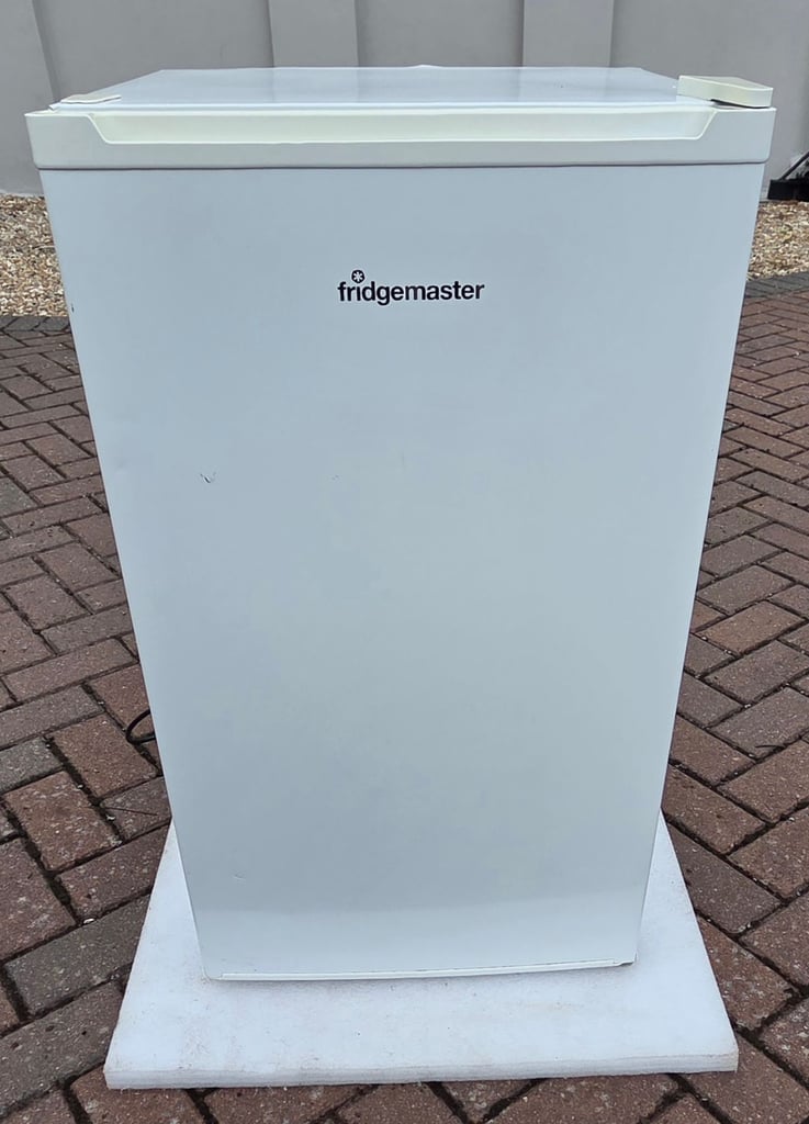 image for Fridgemaster MUR4892M Refrigerator Fridge with Ice Box Very Good Used Condition