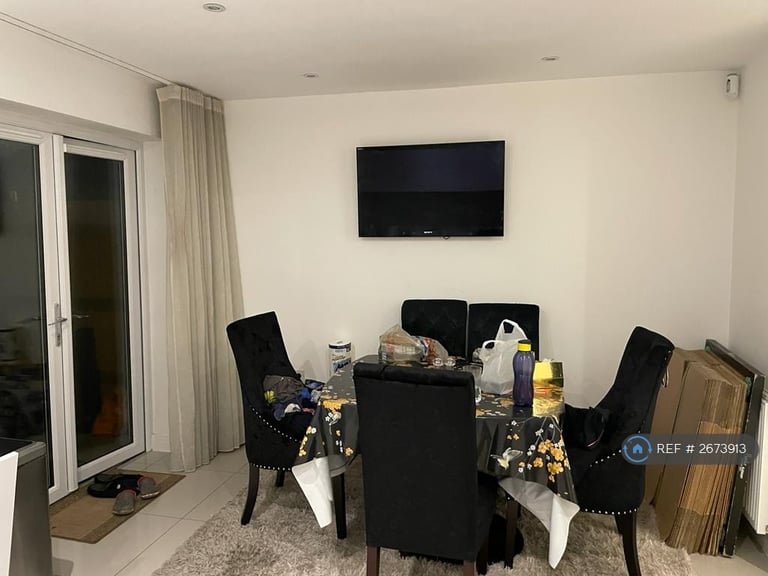 3 bedroom house in Autumn Way, West Drayton, UB7 (3 bed) (#2673913)