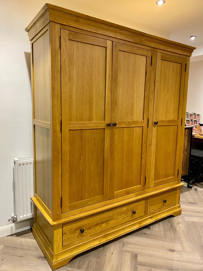 Oak farmhouse Triple Wardrobe 