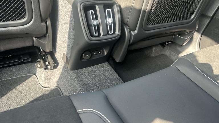 2025 Volvo XC40 Black Edition Ultra, B4 Mild hybrid, Petrol ESTATE Petrol/Electric Hybrid Automatic