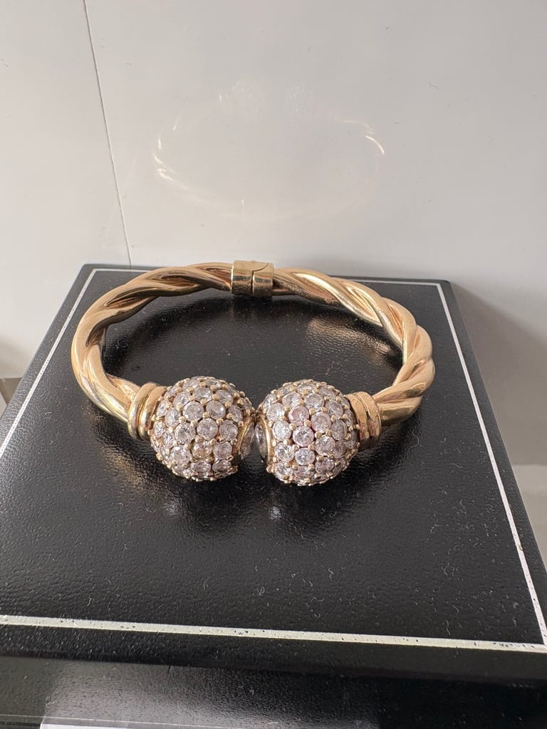 9ct gold bangle 33.8 grams