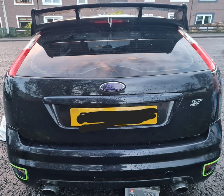 Ford focus mk2 tailgate and rs spoiler