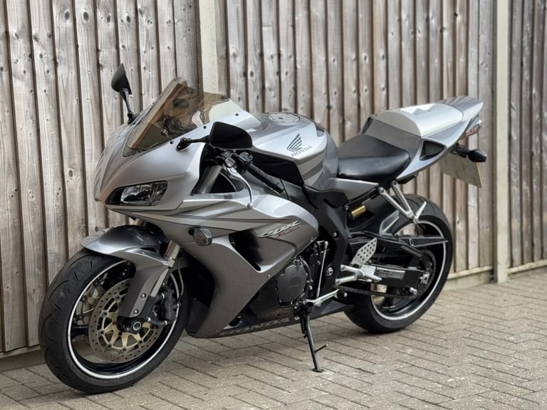 HONDA CBR 1000 RR FIREBLADE 2006 (56) SUPER SPORT + VERY CLEAN EXAMPLE 