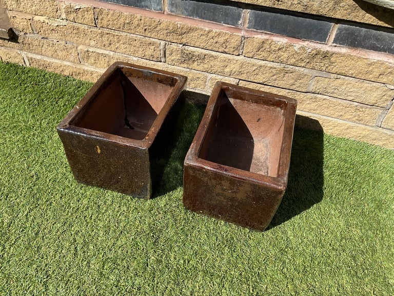 2 STONE GARDEN PLANTERS/TROUGHS