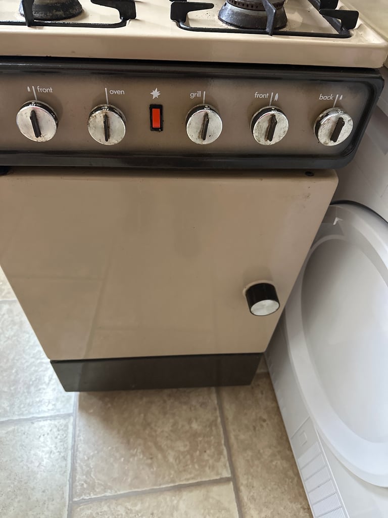 Gas Cooker with top grill