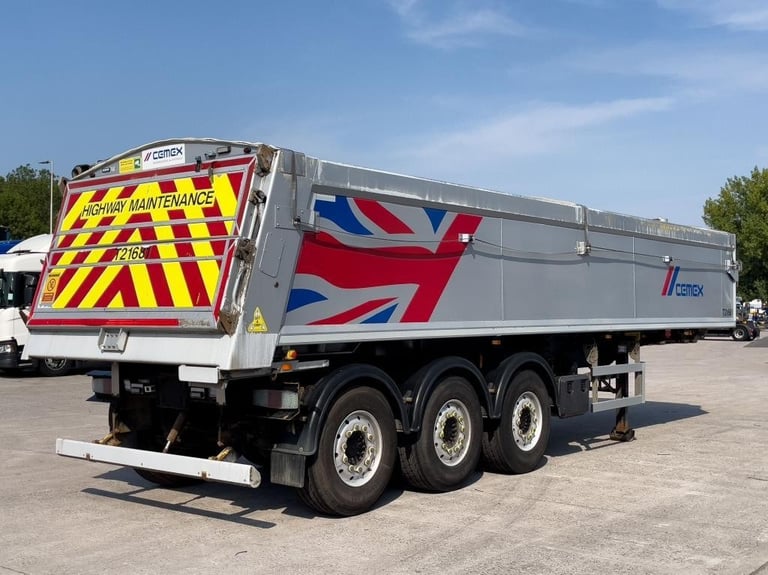 WILCOX INSULATED TIPPING TRAILER 