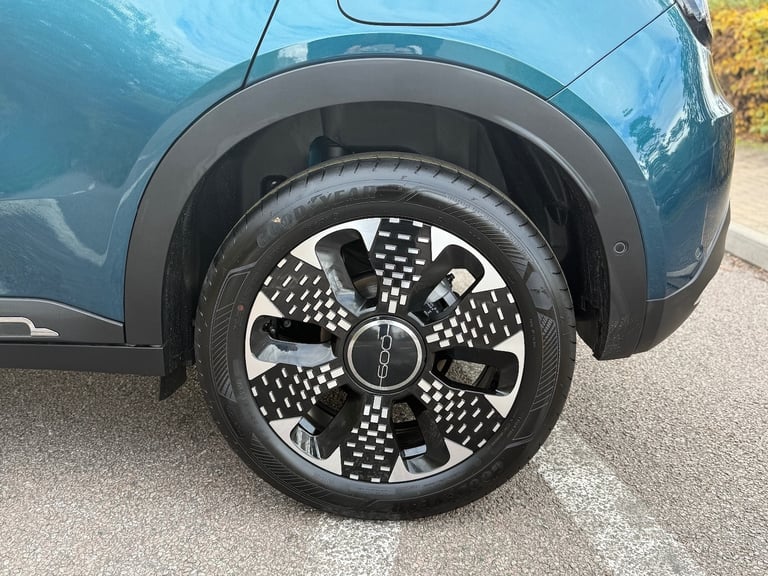 2025 Fiat 600 1.2 Hybrid 48V 136 La Prima 5dr eDCT-6 Hatchback Petrol Automatic