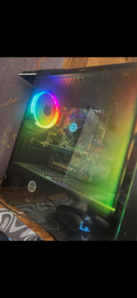 Selling gaming pc and monitor