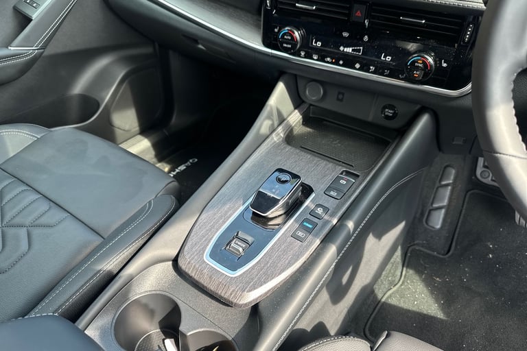 2025 Nissan Qashqai 1.5 E-Power Tekna [Bose] 5dr Auto Hatchback Hybrid Automatic