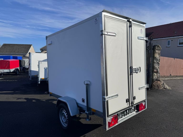 BRAND NEW 6,7FT X 3,8FT X 4,9FT SINGLE AXLE BOX TRAILER WITH BARN DOORS 750KG