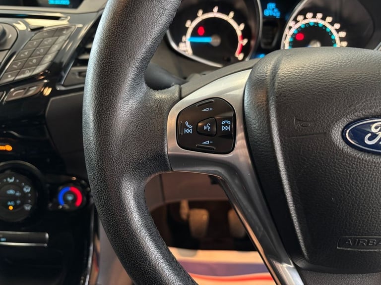 2014 Ford Fiesta 1.0T EcoBoost Zetec Hatchback 5dr Petrol Manual Euro 5 (s/s) (100 ps) Hatchback ...