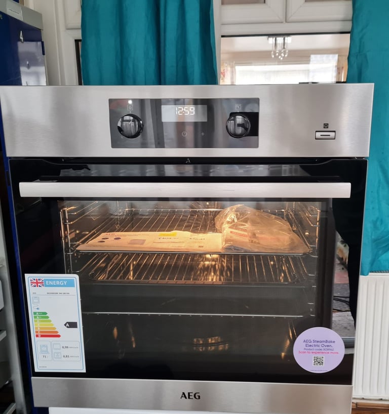 AEG SteamBake multifunction single electric oven built-in brand new 
