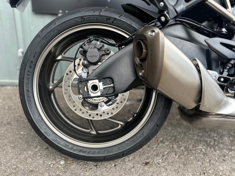 STUNNING ONE OWNER 2024/24 SUZUKI GSX-S 1000 GT+ MOTORCYCLE 