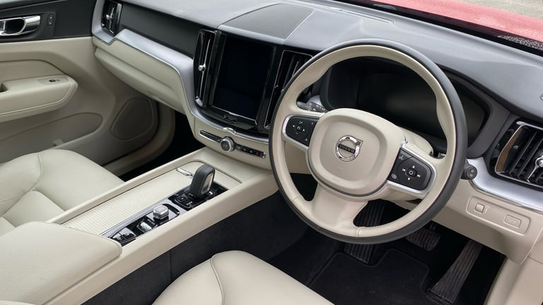 2021 Volvo XC60 2.0 B4D Momentum 5dr AWD Geartronic Diesel Estate Estate Diesel Automatic