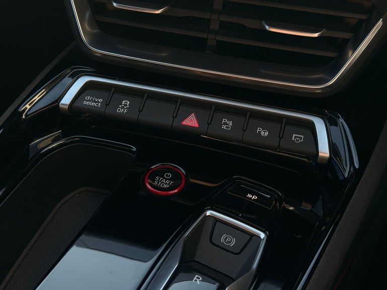 2023 Audi RS e-tron GT 93.4kWh Carbon Vorsprung Saloon 4dr Electric Auto quattro (598 ps) COUPE E...