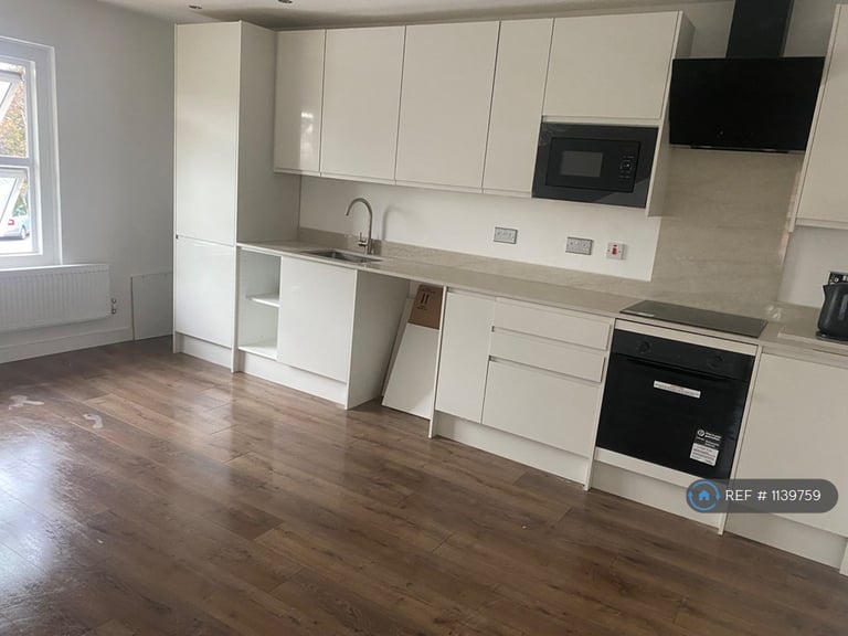 image for 2 bedroom flat in Wimbeldon Chase, London, SW20 (2 bed) (#1139759)