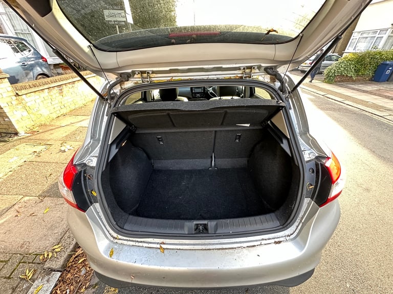 Nissan, PULSAR, Hatchback, 2016, Manual, 1197 (cc), 5 doors