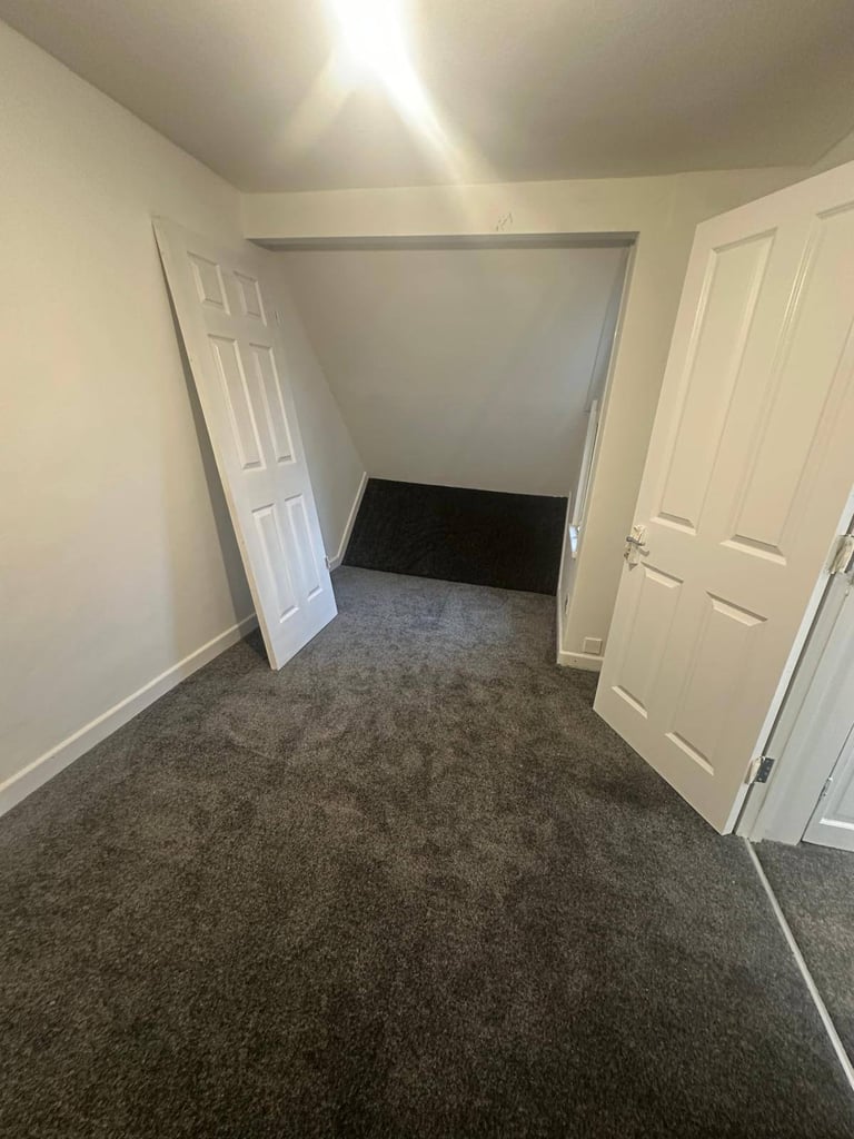 Spacious 3 Bedroom with 2 Reception House Available To Let In Romford (SS13 3PD)