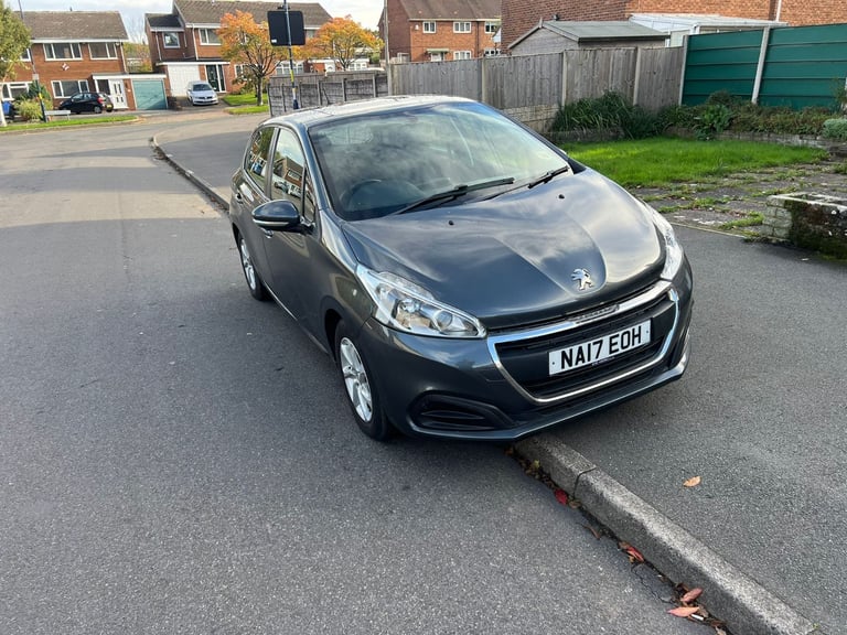 PEUGEOT 208 PURETECH 2017 WITH ONLY 33 K MILES EXCELLENT CONDITION