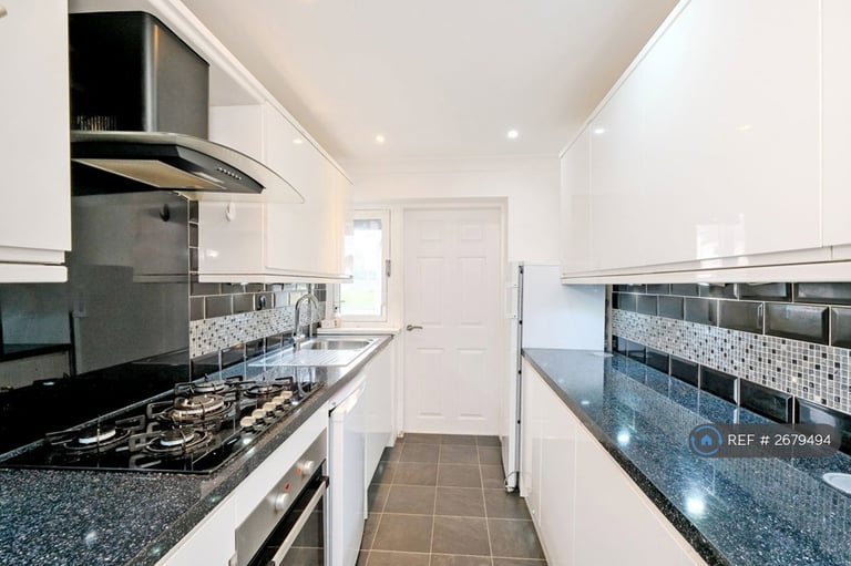 2 bedroom flat in Northfield, Aberdeen, AB16 (2 bed) (#2679494)