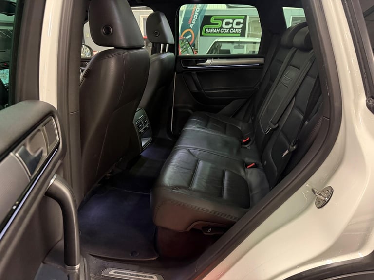 2014 Volkswagen Touareg 3.0 TDI V6 BlueMotion Tech R-Line Tiptronic 4WD Euro 6 (s/s) 5dr ESTATE D...