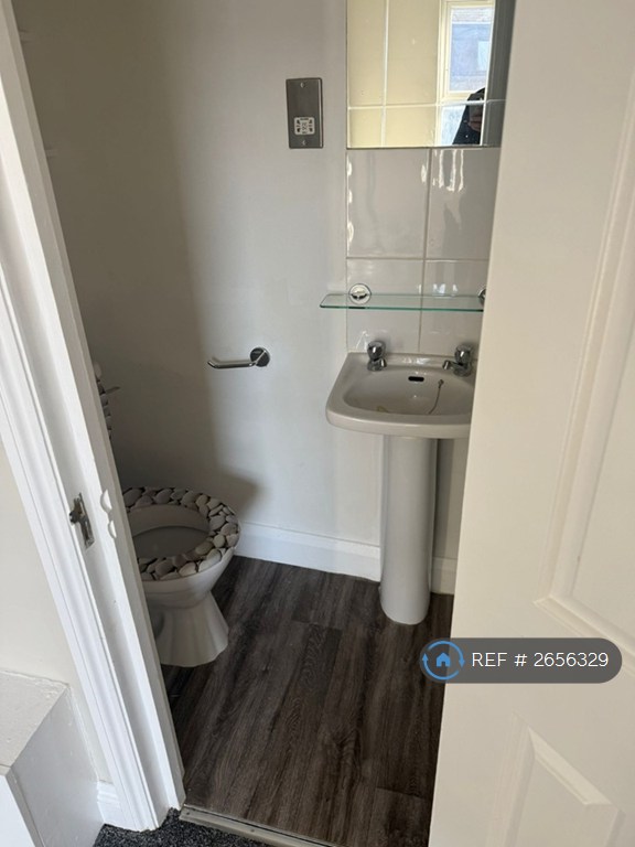 Studio flat in High Road, London, N22 (#2656329)