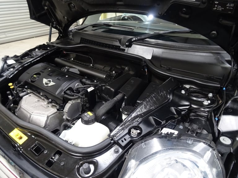 Mini Convertible 1.6 Cooper 2dr Automatic **LOW MILEAGE*ONLY 26000 MILES**