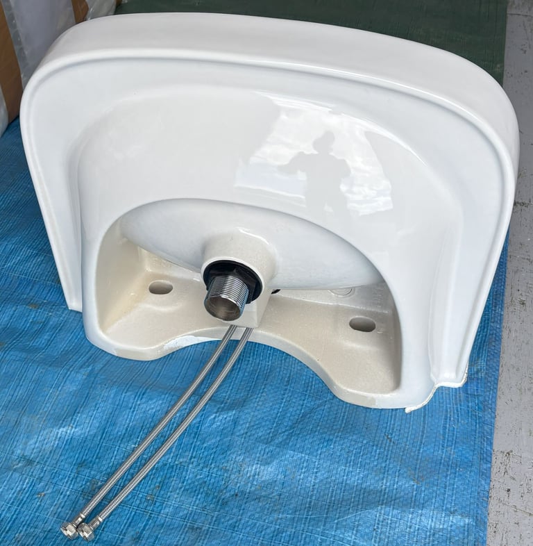 Roca Debba wall-hung basin 1TH with full pedestal width 550mm, 660mm high Laura pedestal