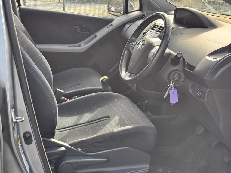  Toyota Yaris 1.3 VVT-i Zinc Hatchback 5dr Petrol Manual (141 g/km, 85 bhp) Petrol Manual