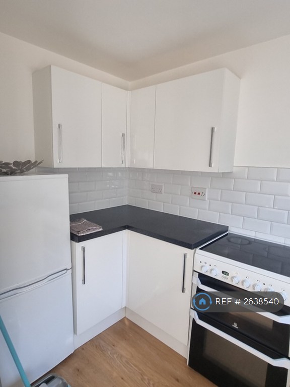 1 bedroom flat in Braziers Quay, Bishop's Stortford, CM23 (1 bed) (#2638540)