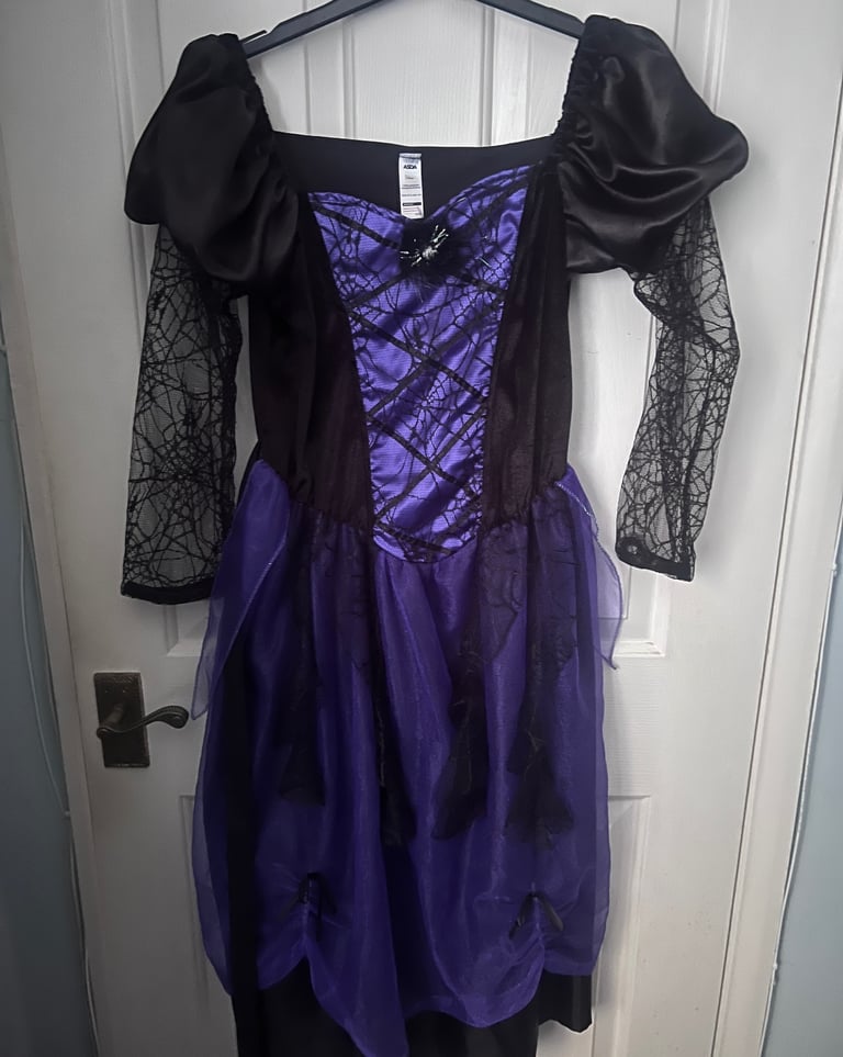 Halloween ladies Witch fancy dress costume/hat/broomstick size 12-14