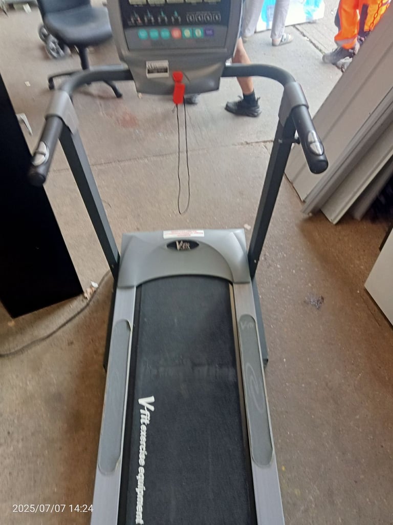 RUNNING MACHINE * V - Fit Full working order . Can show working 