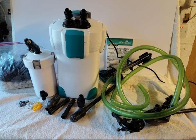 Large fish tank, with external filter, light and heater and 2 acylic sheet covers 200l.