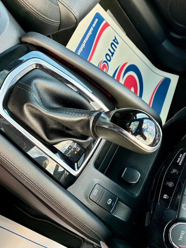 2020 Nissan Qashqai 1.3 DIG-T n-tec DCT Auto Euro 6 **Pan Roof - 360 Cam - FSH**