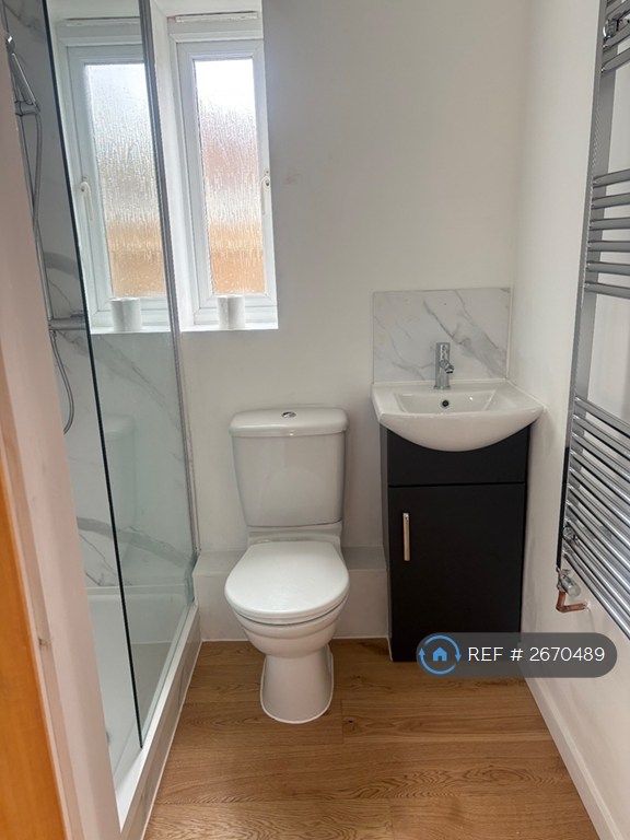 2 bedroom house in Hewlett Road, Cheltenham, GL52 (2 bed) (#2670489)