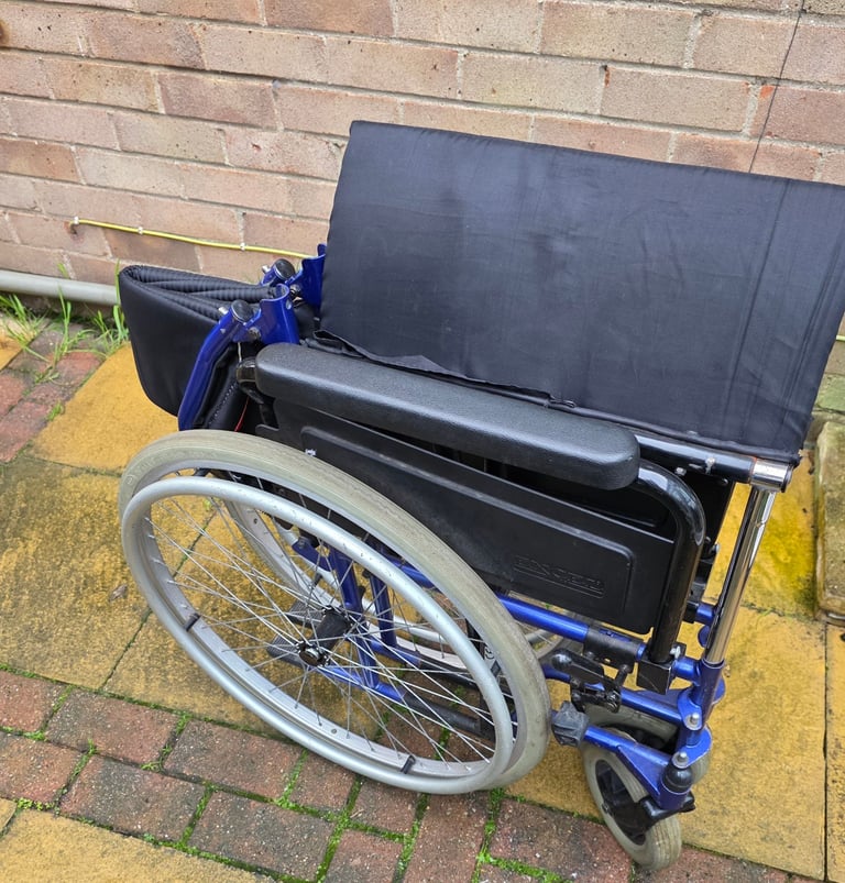Self propelled wheel chair 
