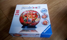 Ravensburger puzzleball, Christmas edition.