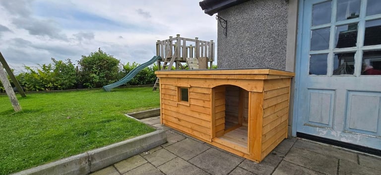 Brand new XL kennels with porch & window 