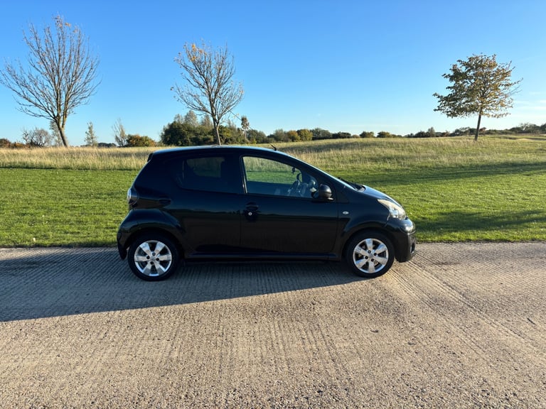 image for Toyota, AYGO, Hatchback, 2012, Manual, 998 (cc), 5 doors