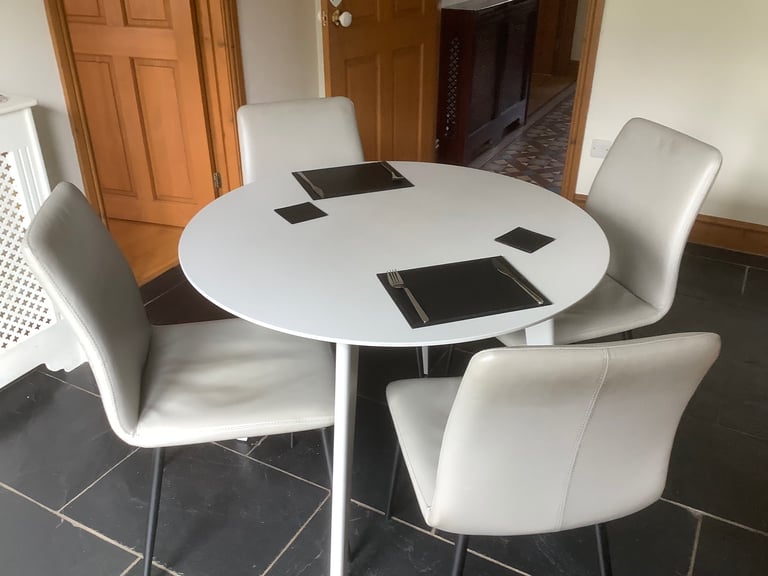 Kitchen Table & Chairs