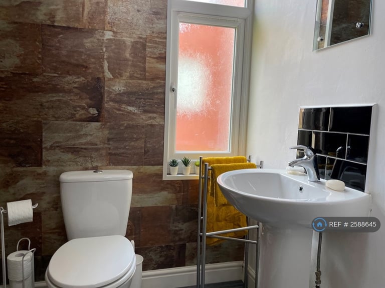 2 bedroom flat in Lower Ford Street, Coventry, CV1 (2 bed) (#2588645)
