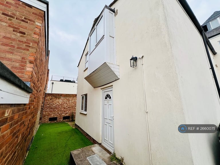 5 bedroom house in Oxford Street, Leamington Spa, CV32 (5 bed) (#2660075)