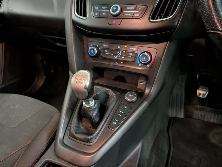 2017 Ford Focus 1.0T EcoBoost ST-Line Euro 6 (s/s) 5dr HATCHBACK Petrol Manual