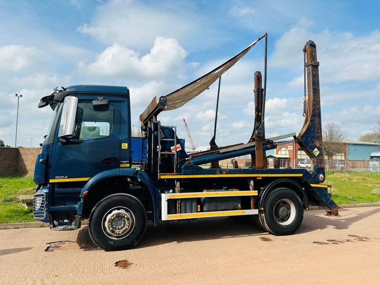 MERCEDES AROCS 1824 2014 (64) EURO 6, 18 TON SKIP LOADER, HYVALIFT EQUIPMENT
