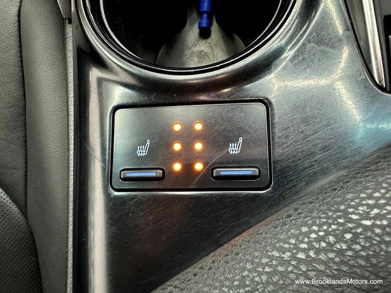 Toyota Camry 2.5 VVT-I DESIGN [SAT NAV, LEATHER &amp; HEATED SEATS]