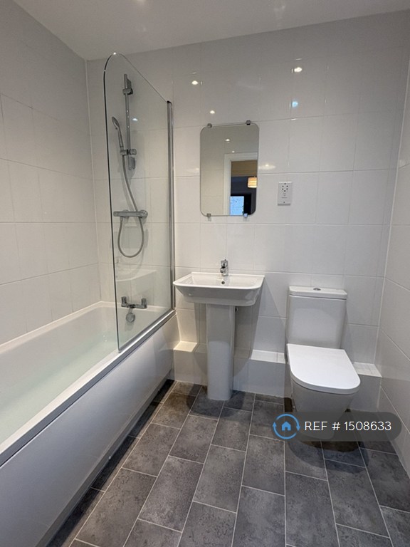 2 bedroom flat in Albarn Court, Colchester, CO2 (2 bed) (#1508633)