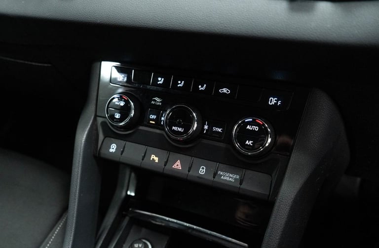 2021 21 SKODA KAROQ 1.5 TSI ACT SE TECHNOLOGY SUV 5DR PETROL MANUAL EURO 6 (S/S)