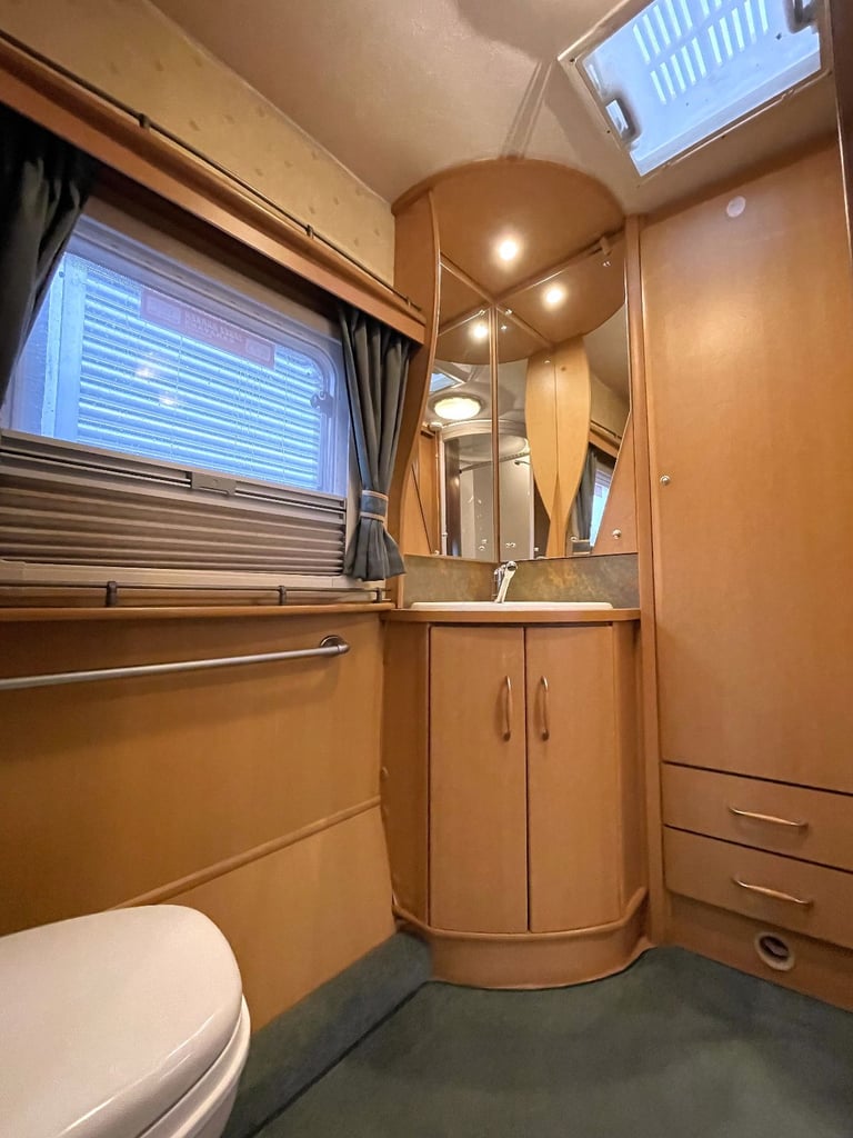 2005 ABBEY VOGUE GTS 416 4 BERTH CARAVAN, END BATHROOM WITH MOTOR MOVER & AWNING