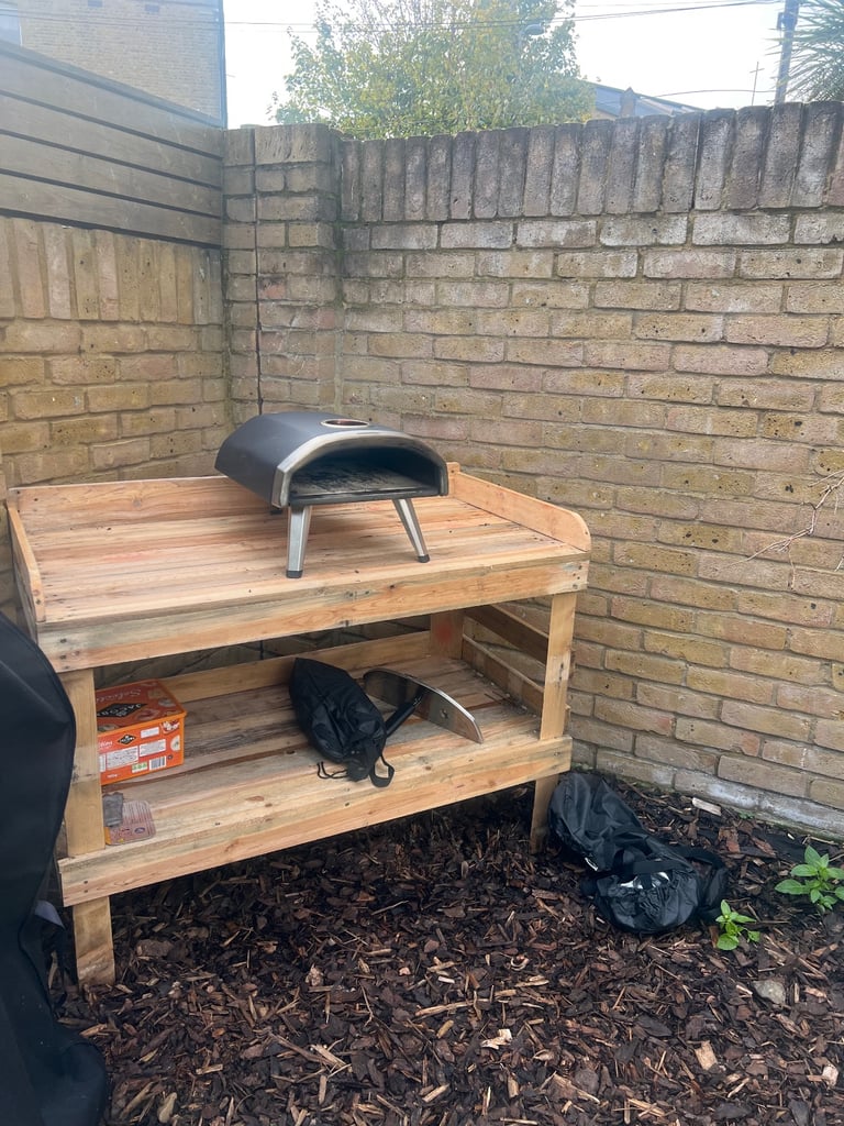 Garden work/potting bench or bbq side table / pizza table 